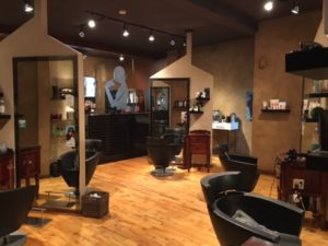 Intérieur du salon de coiffure - Nathalie Brosseau Coiffure (salon de coiffure à Beaubien)